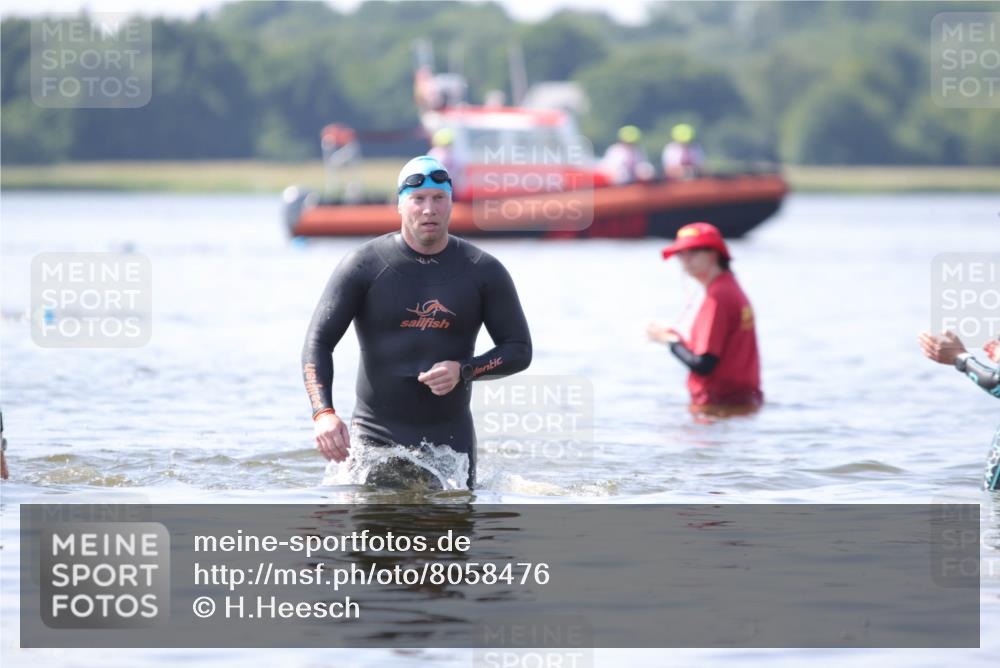 22.06.2025 - Viking Triathlon H.Heesch http://msf.ph/oto/8058476 22.06.2025 10:55:09 Schwimmen 246 meine-sportfotos.de
