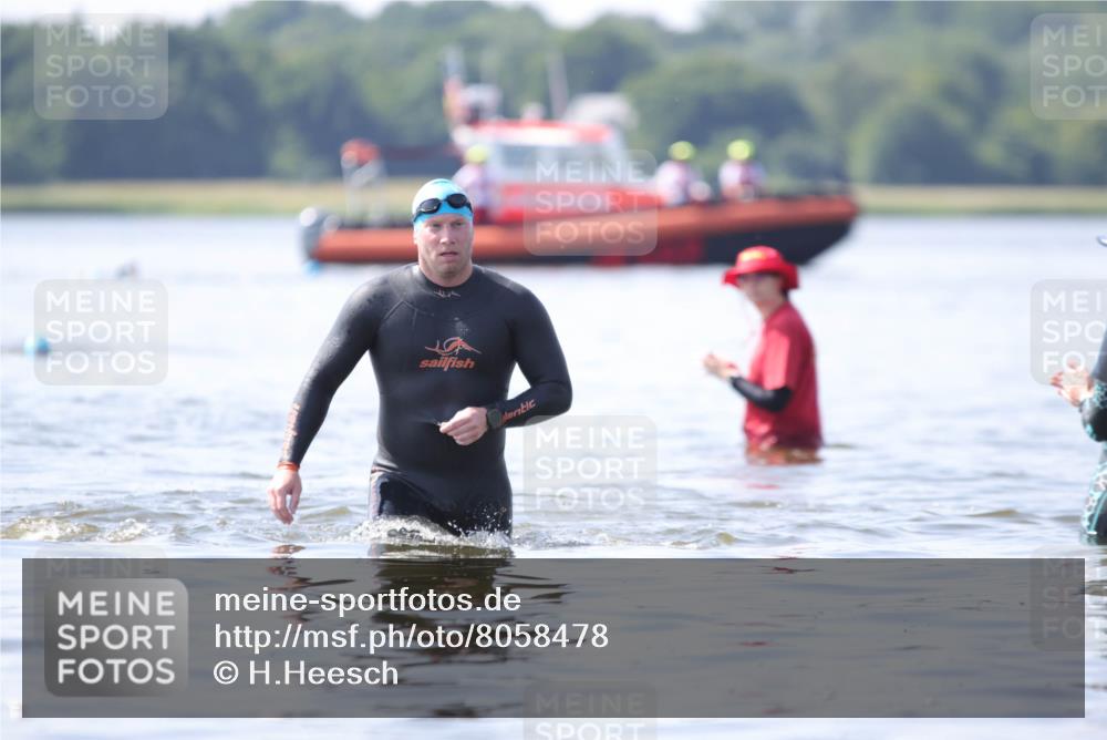 22.06.2025 - Viking Triathlon H.Heesch http://msf.ph/oto/8058478 22.06.2025 10:55:09 Schwimmen 246 meine-sportfotos.de
