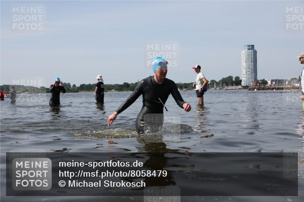 22.06.2025 - Viking Triathlon Michael Strokosch http://msf.ph/oto/8058479 22.06.2025 10:49:06 Schwimmen 317, 353 meine-sportfotos.de