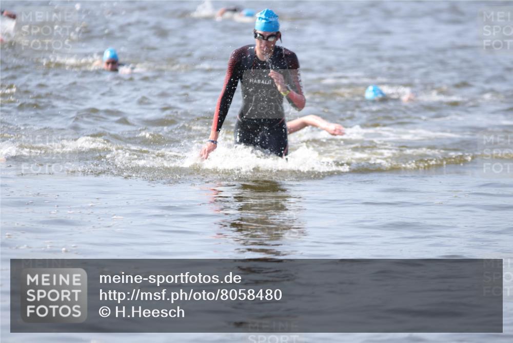 22.06.2025 - Viking Triathlon H.Heesch http://msf.ph/oto/8058480 22.06.2025 10:27:23 Schwimmen 1, 272, 286, 611 meine-sportfotos.de