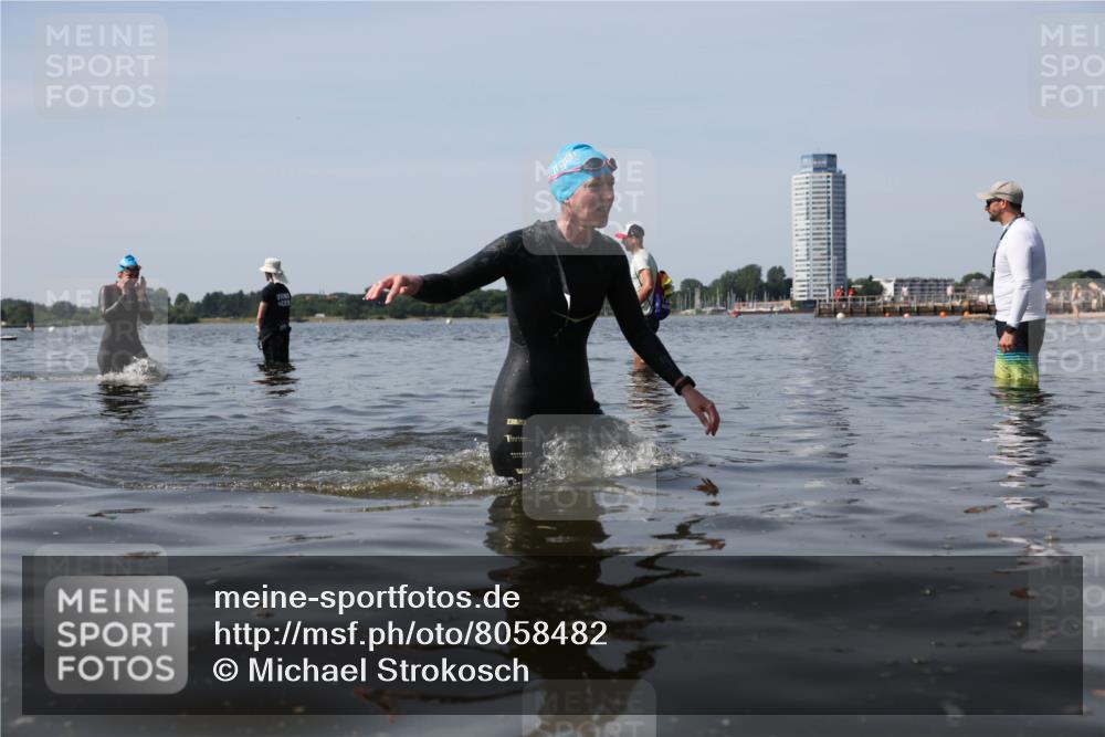 22.06.2025 - Viking Triathlon Michael Strokosch http://msf.ph/oto/8058482 22.06.2025 10:49:06 Schwimmen 317, 353 meine-sportfotos.de