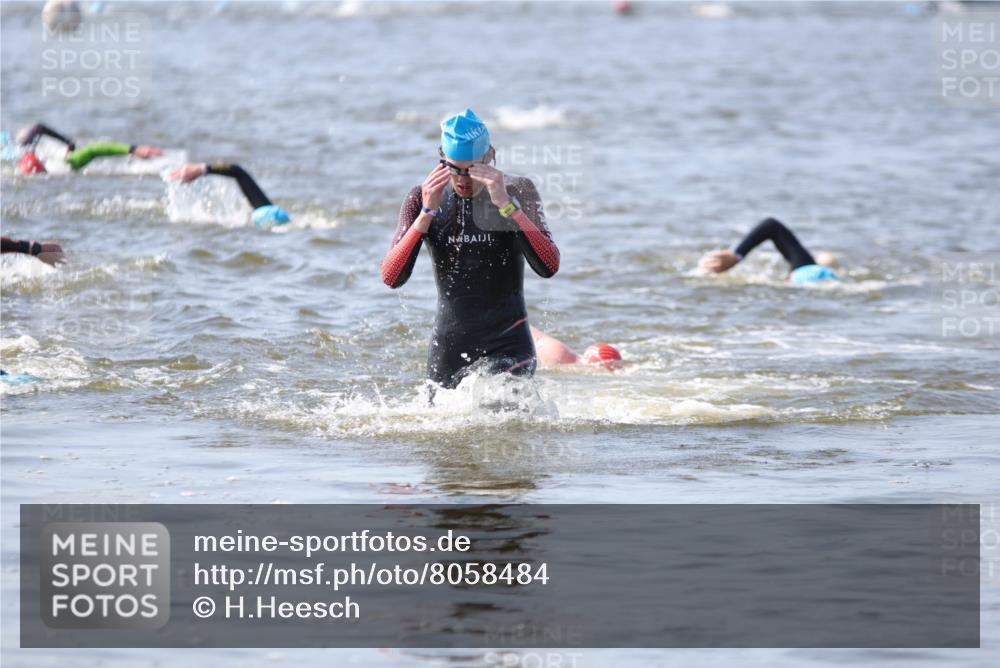 22.06.2025 - Viking Triathlon H.Heesch http://msf.ph/oto/8058484 22.06.2025 10:27:23 Schwimmen 1, 272, 286, 611 meine-sportfotos.de