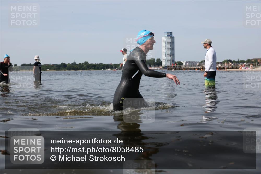 22.06.2025 - Viking Triathlon Michael Strokosch http://msf.ph/oto/8058485 22.06.2025 10:49:06 Schwimmen 317, 353 meine-sportfotos.de