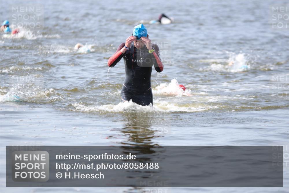 22.06.2025 - Viking Triathlon H.Heesch http://msf.ph/oto/8058488 22.06.2025 10:27:24 Schwimmen 1, 272, 286, 611 meine-sportfotos.de