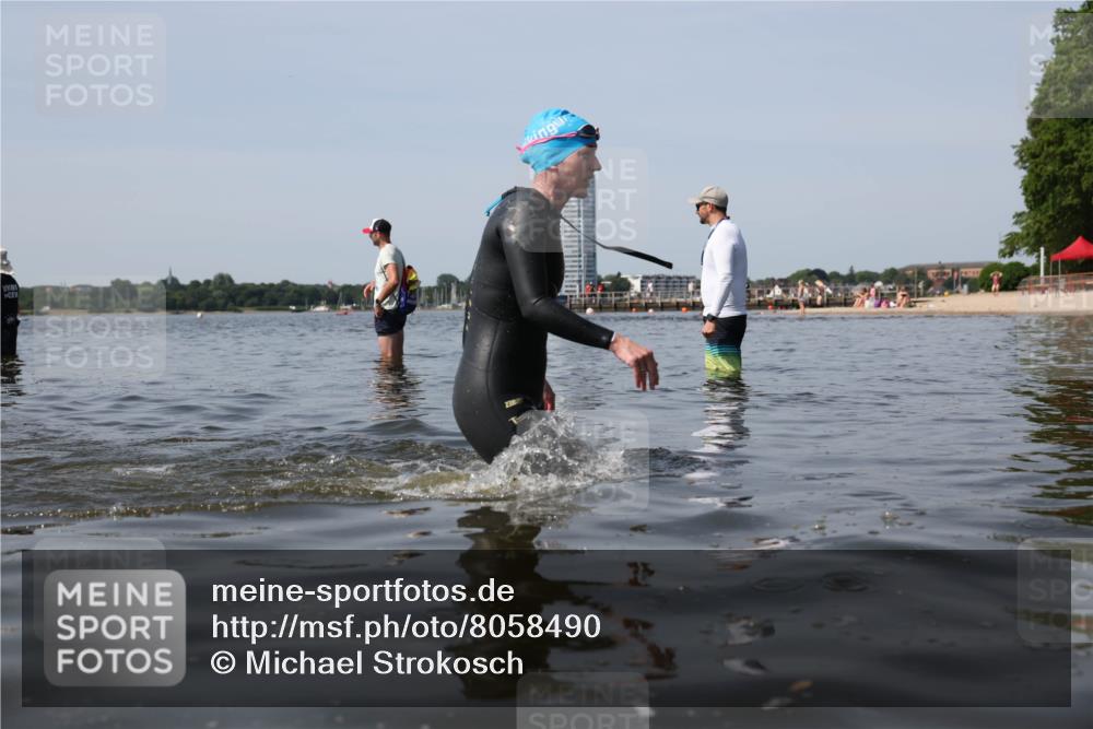 22.06.2025 - Viking Triathlon Michael Strokosch http://msf.ph/oto/8058490 22.06.2025 10:49:07 Schwimmen 317, 353 meine-sportfotos.de