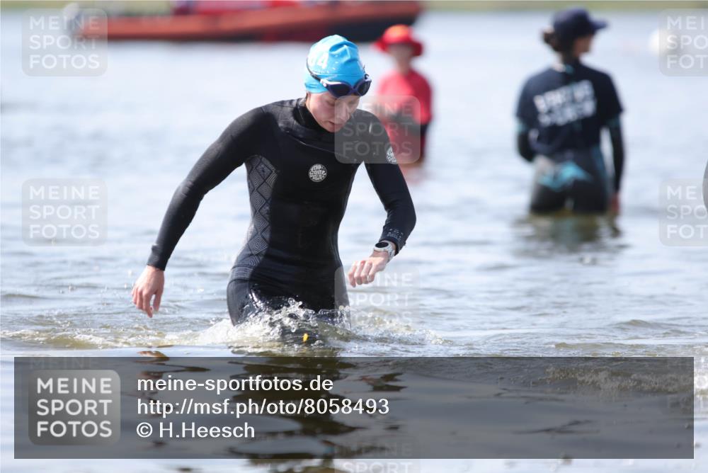 22.06.2025 - Viking Triathlon H.Heesch http://msf.ph/oto/8058493 22.06.2025 10:55:20 Schwimmen 246, 472 meine-sportfotos.de