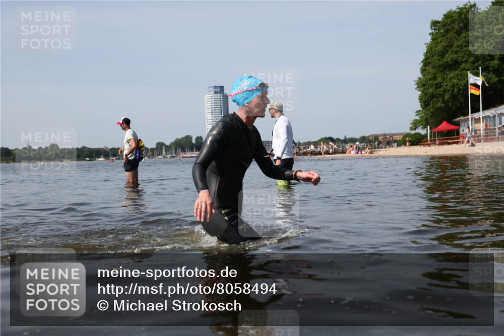 22.06.2025 - Viking Triathlon Michael Strokosch http://msf.ph/oto/8058494 22.06.2025 10:49:07 Schwimmen 317, 353 meine-sportfotos.de