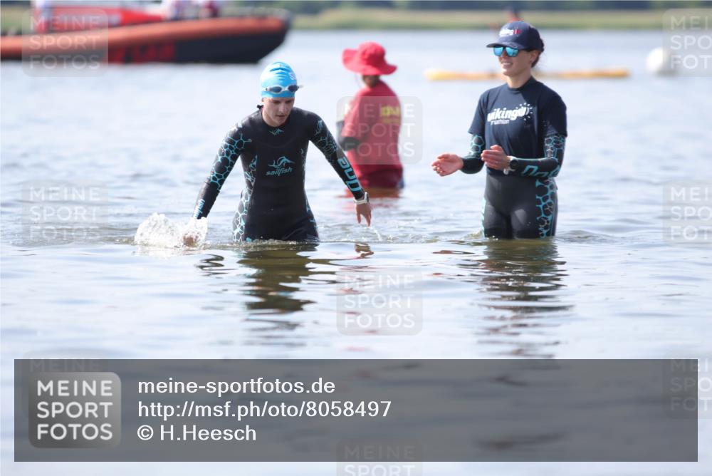 22.06.2025 - Viking Triathlon H.Heesch http://msf.ph/oto/8058497 22.06.2025 10:56:04 Schwimmen 499 meine-sportfotos.de