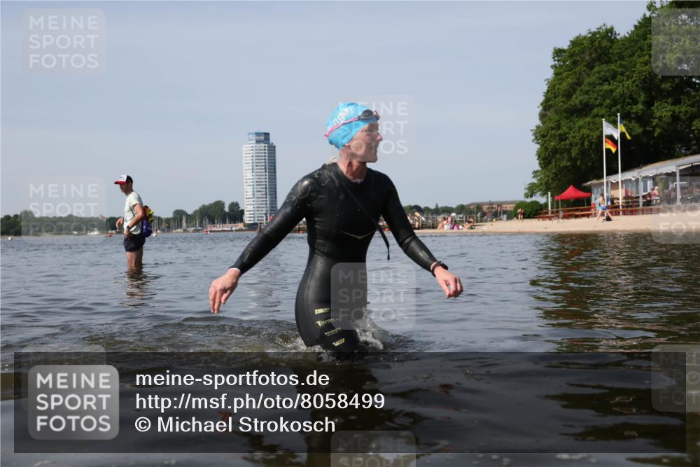 22.06.2025 - Viking Triathlon Michael Strokosch http://msf.ph/oto/8058499 22.06.2025 10:49:07 Schwimmen 317, 353 meine-sportfotos.de