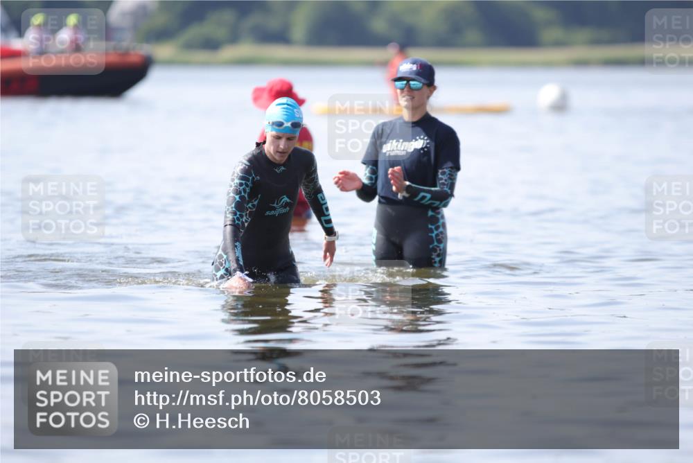 22.06.2025 - Viking Triathlon H.Heesch http://msf.ph/oto/8058503 22.06.2025 10:56:05 Schwimmen 499 meine-sportfotos.de