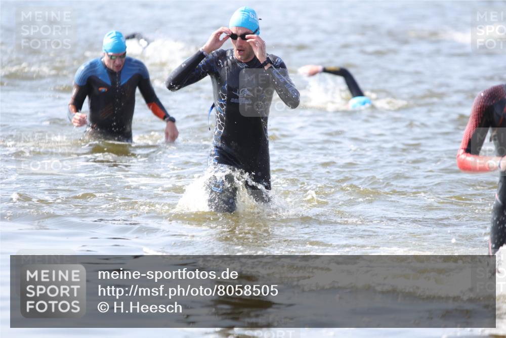22.06.2025 - Viking Triathlon H.Heesch http://msf.ph/oto/8058505 22.06.2025 10:27:27 Schwimmen 1, 176, 272, 286, 611 meine-sportfotos.de