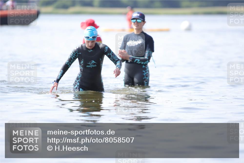 22.06.2025 - Viking Triathlon H.Heesch http://msf.ph/oto/8058507 22.06.2025 10:56:06 Schwimmen 499 meine-sportfotos.de