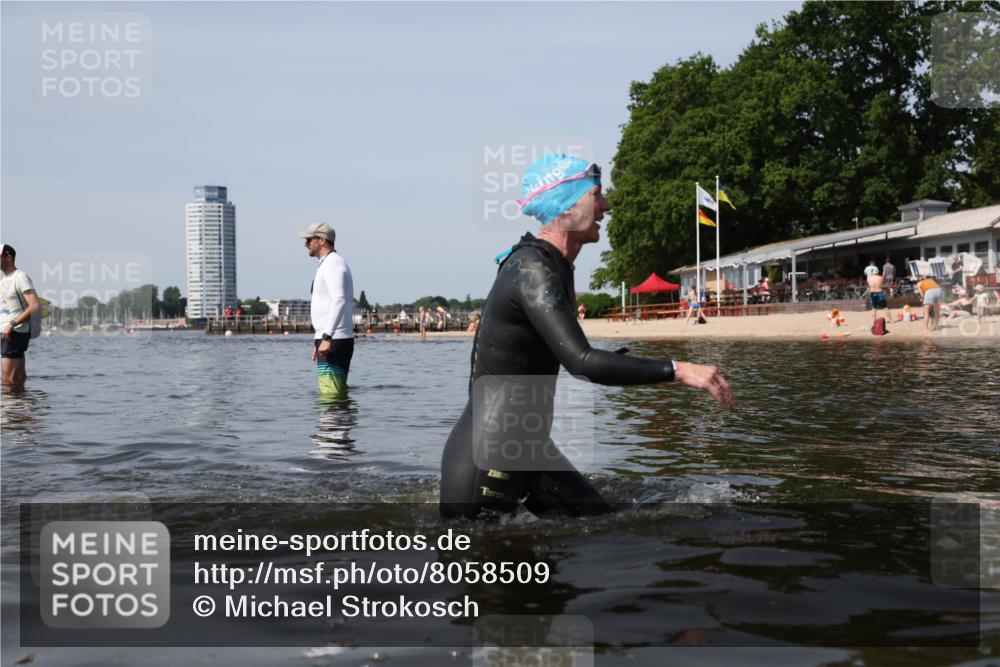 22.06.2025 - Viking Triathlon Michael Strokosch http://msf.ph/oto/8058509 22.06.2025 10:49:08 Schwimmen 155, 317, 353 meine-sportfotos.de