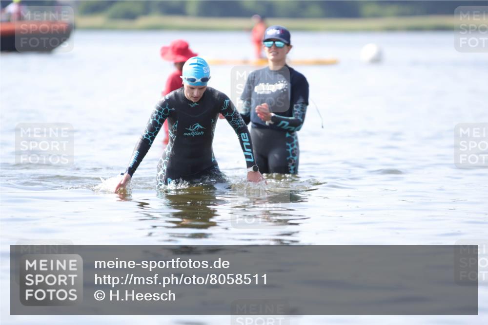 22.06.2025 - Viking Triathlon H.Heesch http://msf.ph/oto/8058511 22.06.2025 10:56:06 Schwimmen 499 meine-sportfotos.de