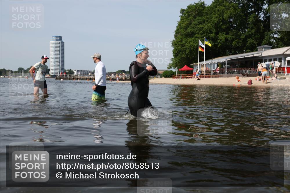 22.06.2025 - Viking Triathlon Michael Strokosch http://msf.ph/oto/8058513 22.06.2025 10:49:15 Schwimmen 64, 155, 256, 317, 353 meine-sportfotos.de