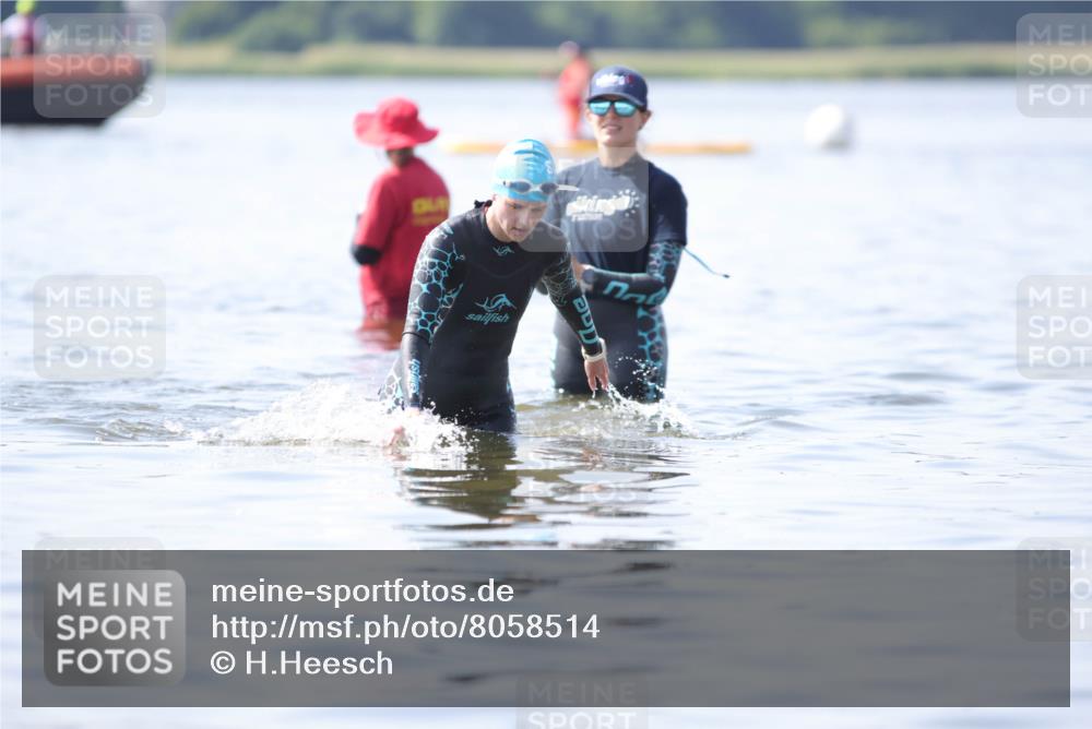 22.06.2025 - Viking Triathlon H.Heesch http://msf.ph/oto/8058514 22.06.2025 10:56:06 Schwimmen 499 meine-sportfotos.de