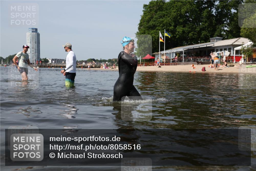 22.06.2025 - Viking Triathlon Michael Strokosch http://msf.ph/oto/8058516 22.06.2025 10:49:15 Schwimmen 64, 155, 256, 317, 353 meine-sportfotos.de