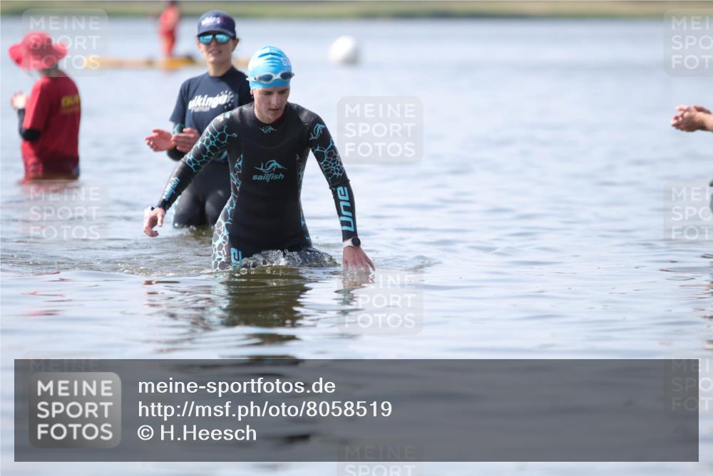 22.06.2025 - Viking Triathlon H.Heesch http://msf.ph/oto/8058519 22.06.2025 10:56:08 Schwimmen 499 meine-sportfotos.de