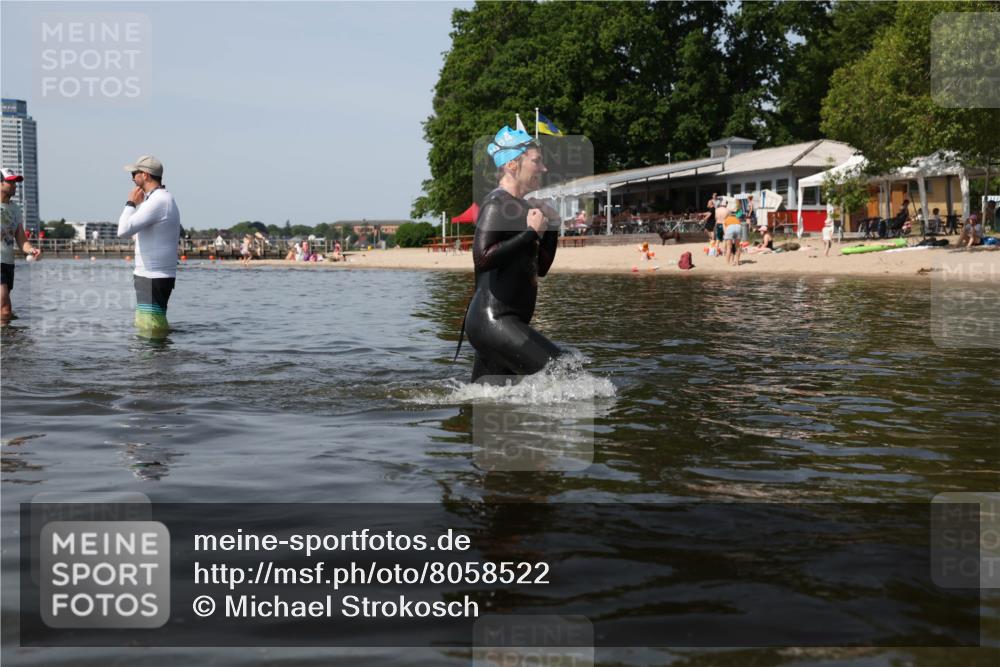 22.06.2025 - Viking Triathlon Michael Strokosch http://msf.ph/oto/8058522 22.06.2025 10:49:16 Schwimmen 64, 155, 256, 317, 353 meine-sportfotos.de