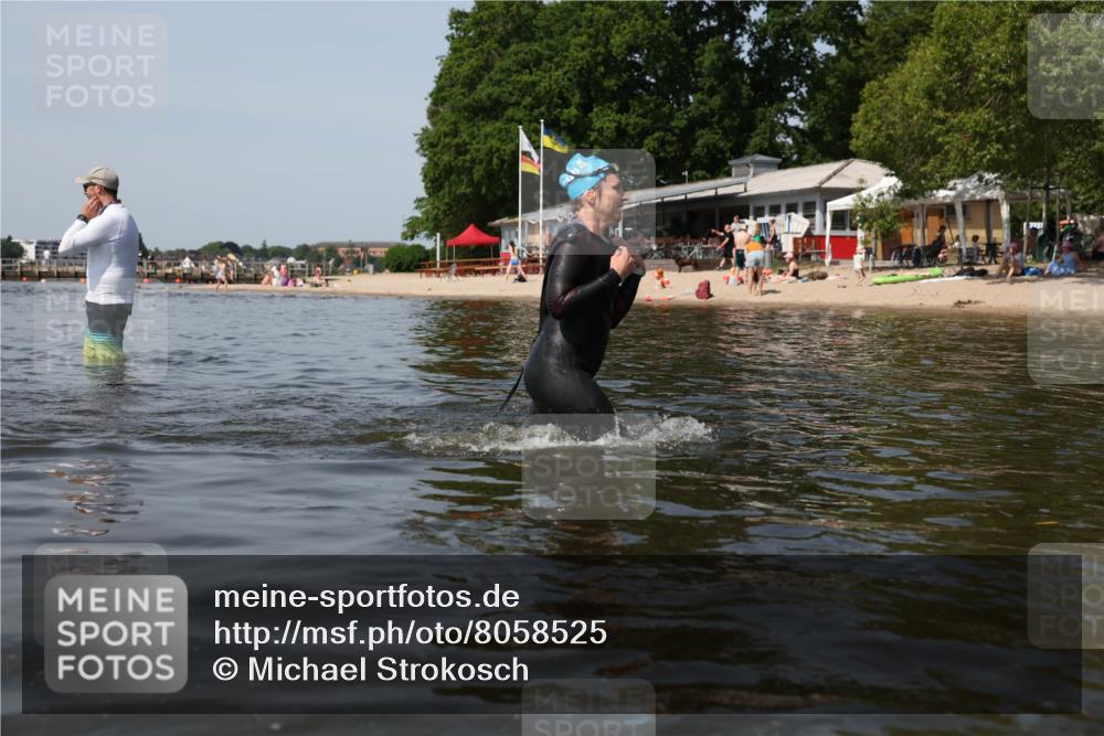 22.06.2025 - Viking Triathlon Michael Strokosch http://msf.ph/oto/8058525 22.06.2025 10:49:16 Schwimmen 64, 155, 256, 317, 353 meine-sportfotos.de