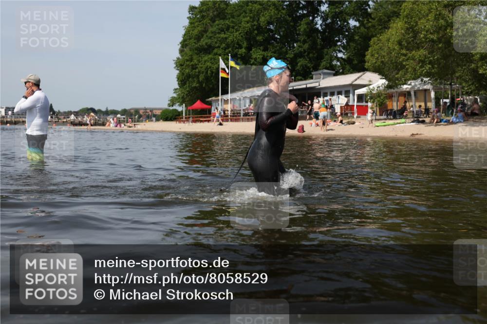 22.06.2025 - Viking Triathlon Michael Strokosch http://msf.ph/oto/8058529 22.06.2025 10:49:16 Schwimmen 64, 155, 256, 317, 353 meine-sportfotos.de