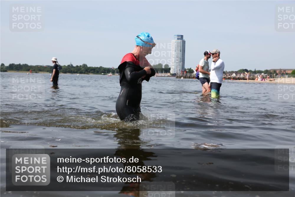 22.06.2025 - Viking Triathlon Michael Strokosch http://msf.ph/oto/8058533 22.06.2025 10:49:17 Schwimmen 64, 155, 256, 317, 353 meine-sportfotos.de