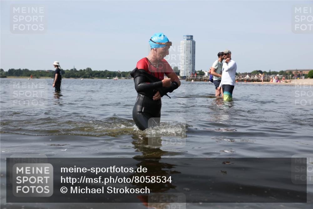 22.06.2025 - Viking Triathlon Michael Strokosch http://msf.ph/oto/8058534 22.06.2025 10:49:17 Schwimmen 64, 155, 256, 317, 353 meine-sportfotos.de