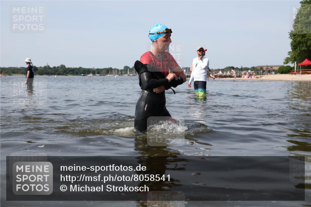 22.06.2025 - Viking Triathlon Michael Strokosch http://msf.ph/oto/8058541 22.06.2025 10:49:18 Schwimmen 64, 155, 256, 317, 353 meine-sportfotos.de