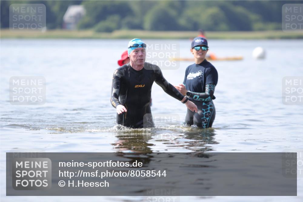 22.06.2025 - Viking Triathlon H.Heesch http://msf.ph/oto/8058544 22.06.2025 10:56:41 Schwimmen 363 meine-sportfotos.de