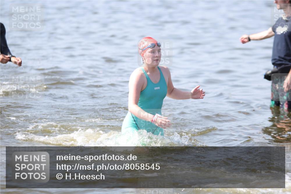 22.06.2025 - Viking Triathlon H.Heesch http://msf.ph/oto/8058545 22.06.2025 10:27:35 Schwimmen 1, 176, 198, 230, 272, 286, 534, 611 meine-sportfotos.de