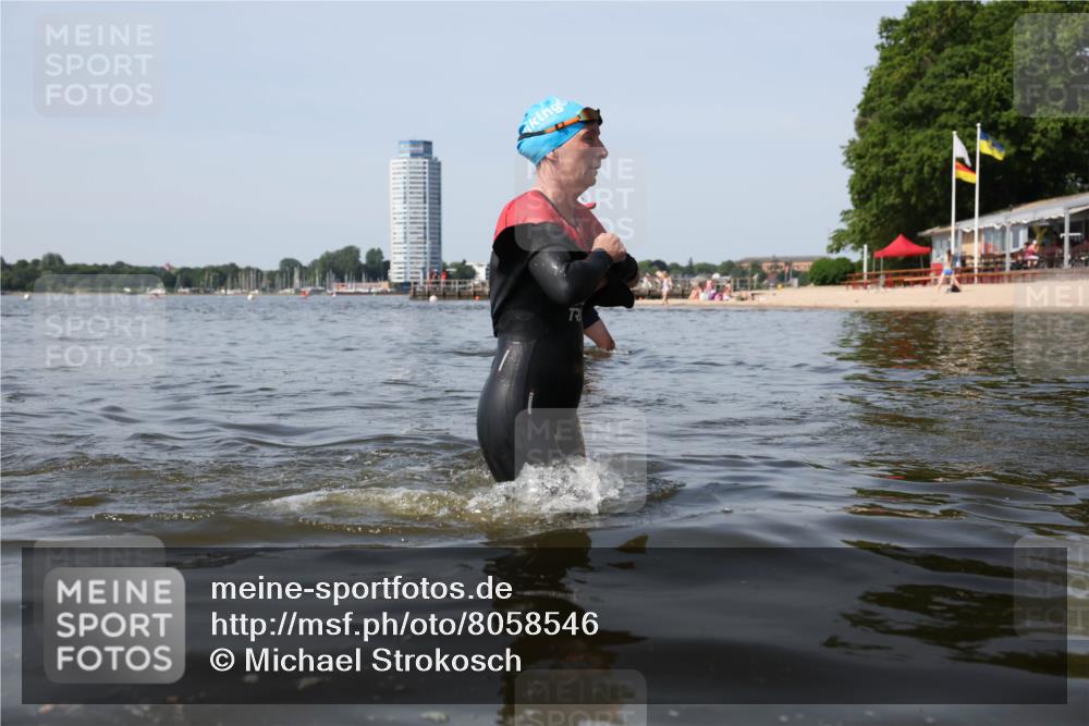 22.06.2025 - Viking Triathlon Michael Strokosch http://msf.ph/oto/8058546 22.06.2025 10:49:18 Schwimmen 64, 155, 256, 317, 353 meine-sportfotos.de