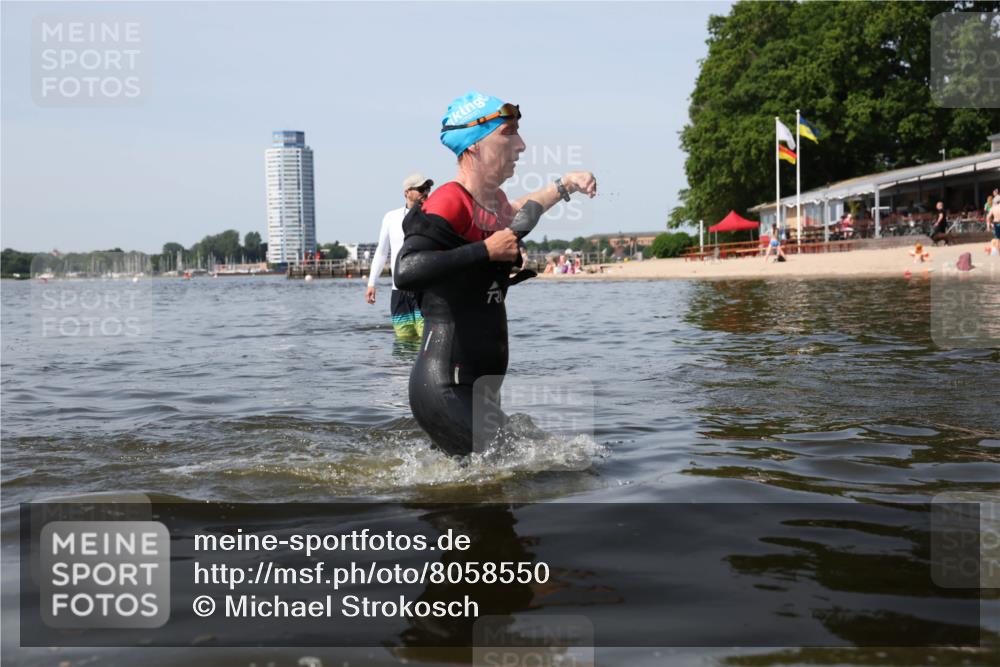22.06.2025 - Viking Triathlon Michael Strokosch http://msf.ph/oto/8058550 22.06.2025 10:49:18 Schwimmen 64, 155, 256, 317, 353 meine-sportfotos.de