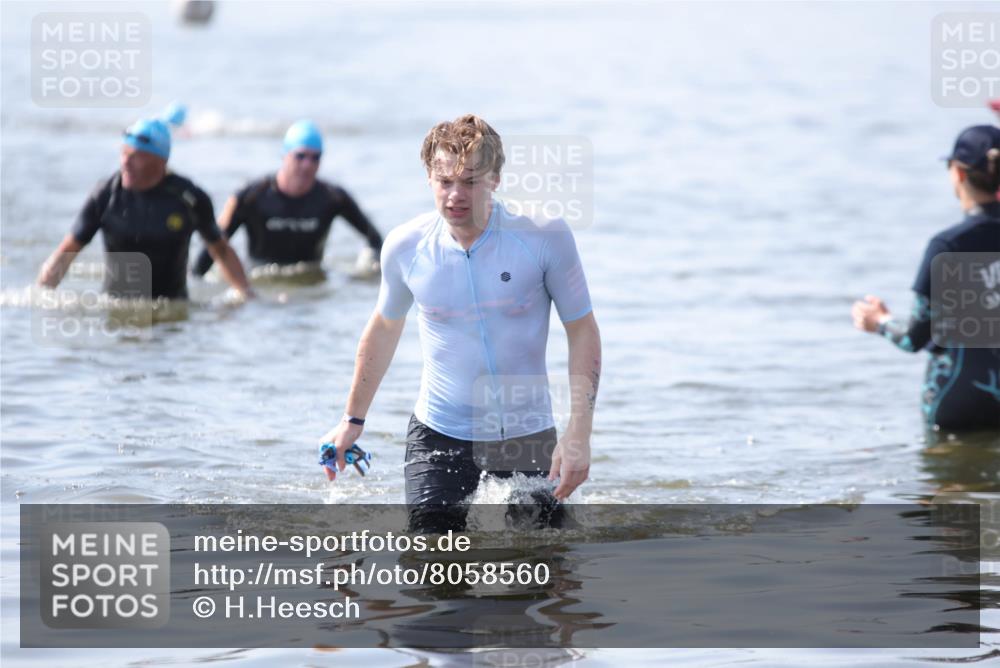 22.06.2025 - Viking Triathlon H.Heesch http://msf.ph/oto/8058560 22.06.2025 10:57:55 Schwimmen 357 meine-sportfotos.de