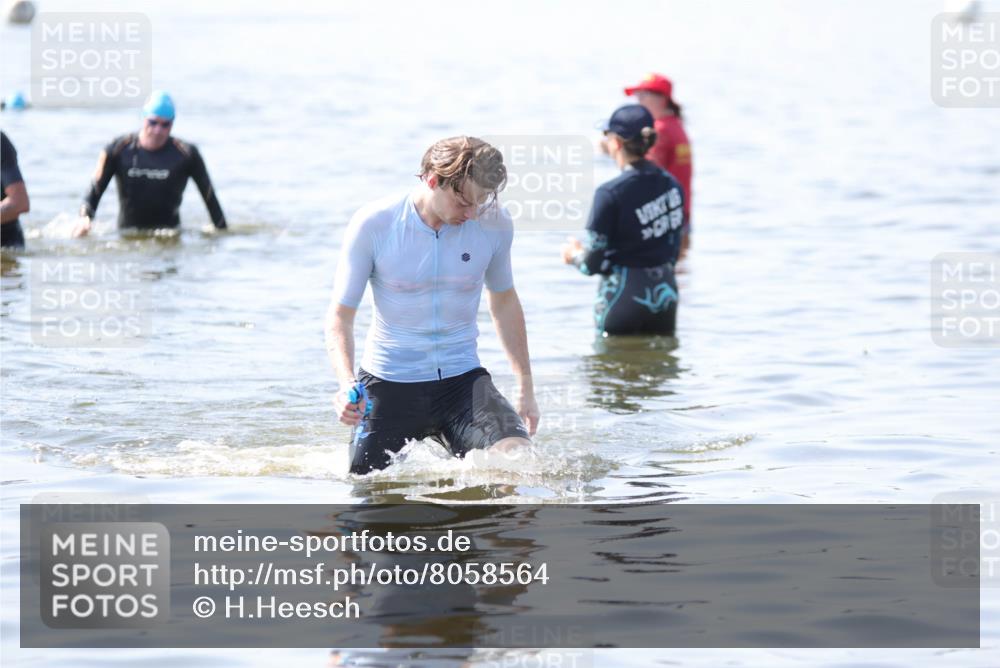 22.06.2025 - Viking Triathlon H.Heesch http://msf.ph/oto/8058564 22.06.2025 10:57:57 Schwimmen 357 meine-sportfotos.de