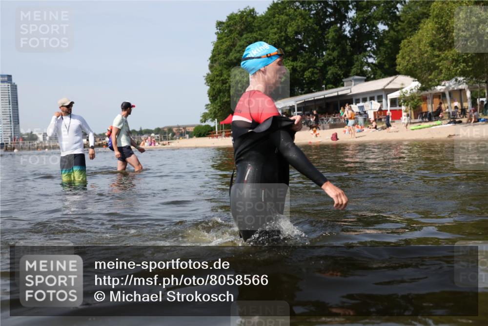22.06.2025 - Viking Triathlon Michael Strokosch http://msf.ph/oto/8058566 22.06.2025 10:49:19 Schwimmen 64, 155, 256, 317 meine-sportfotos.de
