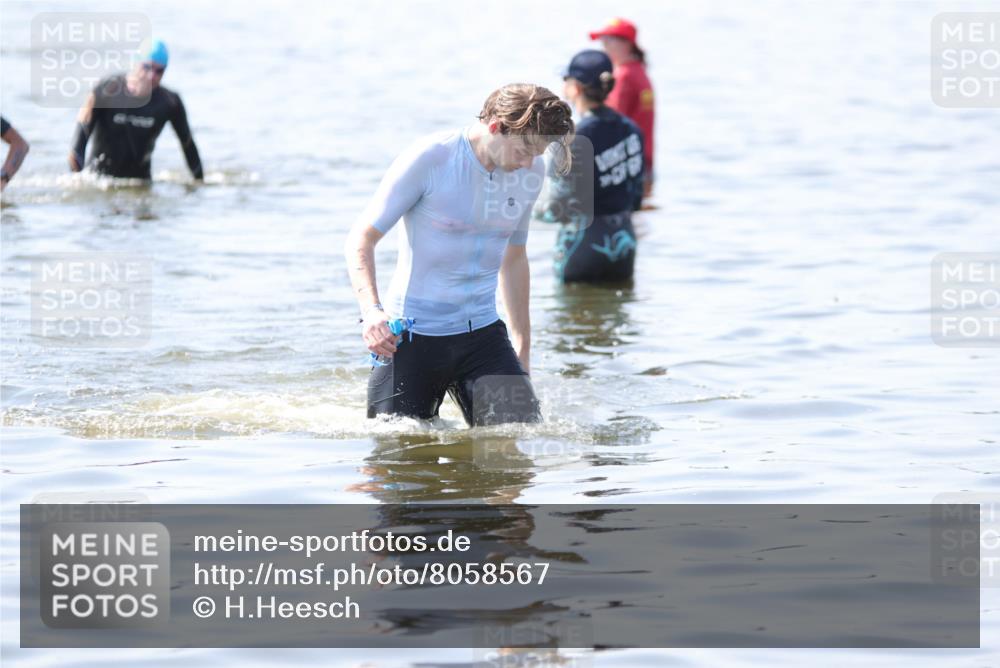 22.06.2025 - Viking Triathlon H.Heesch http://msf.ph/oto/8058567 22.06.2025 10:57:57 Schwimmen 357 meine-sportfotos.de