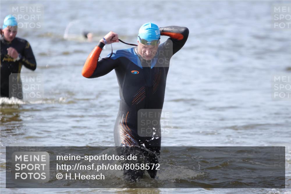 22.06.2025 - Viking Triathlon H.Heesch http://msf.ph/oto/8058572 22.06.2025 10:27:38 Schwimmen 1, 176, 198, 230, 272, 534, 611 meine-sportfotos.de