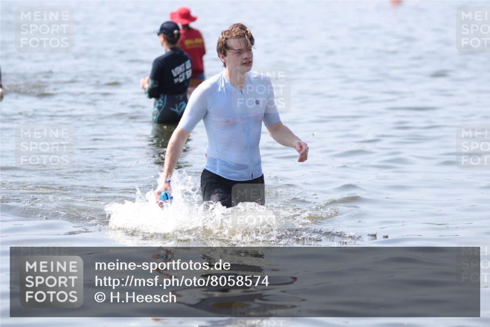 22.06.2025 - Viking Triathlon H.Heesch http://msf.ph/oto/8058574 22.06.2025 10:58:00 Schwimmen 357 meine-sportfotos.de