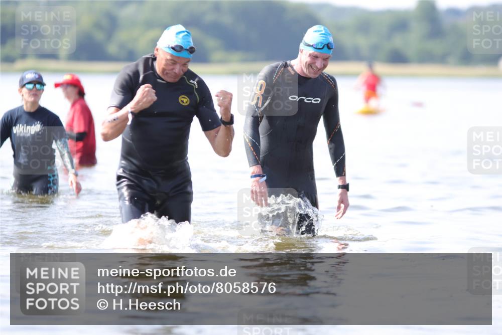 22.06.2025 - Viking Triathlon H.Heesch http://msf.ph/oto/8058576 22.06.2025 10:58:10 Schwimmen 357, 359, 403 meine-sportfotos.de