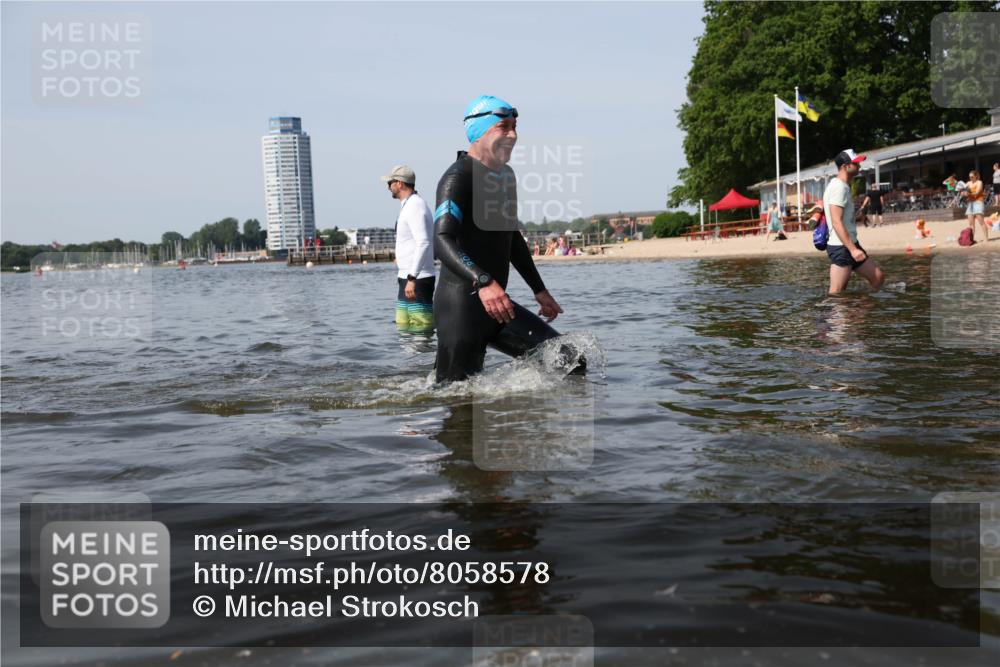 22.06.2025 - Viking Triathlon Michael Strokosch http://msf.ph/oto/8058578 22.06.2025 10:49:24 Schwimmen 64, 155, 256, 263, 317, 321 meine-sportfotos.de