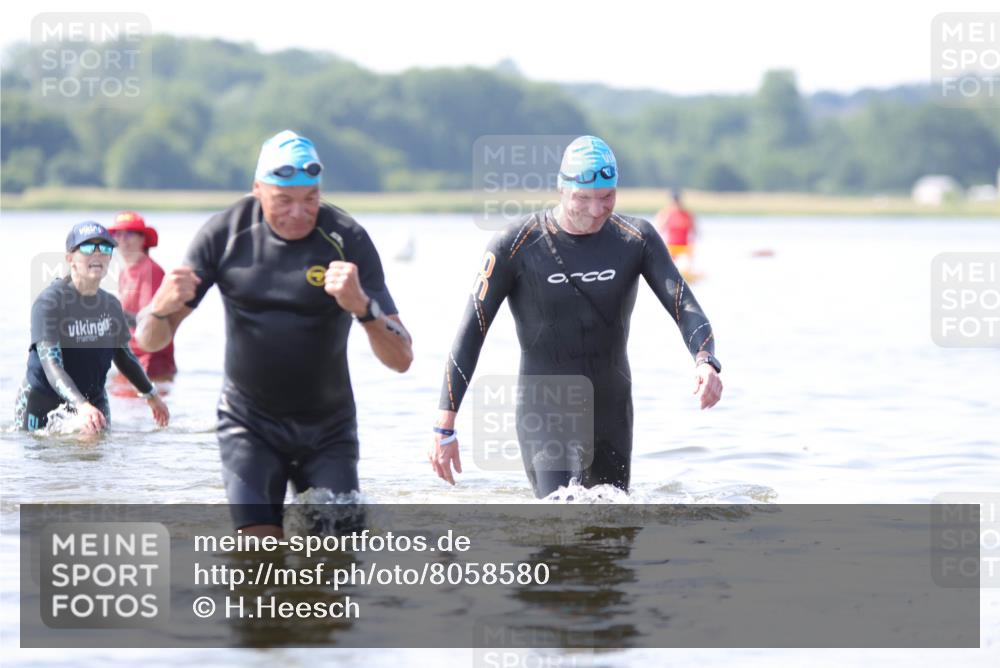 22.06.2025 - Viking Triathlon H.Heesch http://msf.ph/oto/8058580 22.06.2025 10:58:11 Schwimmen 357, 359, 403 meine-sportfotos.de