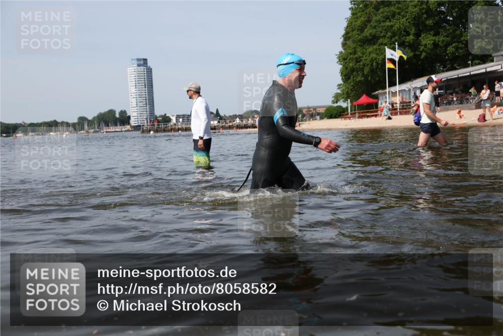 22.06.2025 - Viking Triathlon Michael Strokosch http://msf.ph/oto/8058582 22.06.2025 10:49:24 Schwimmen 64, 155, 256, 263, 317, 321 meine-sportfotos.de