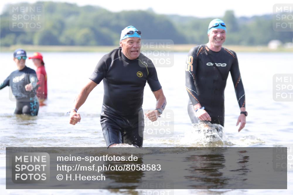 22.06.2025 - Viking Triathlon H.Heesch http://msf.ph/oto/8058583 22.06.2025 10:58:12 Schwimmen 357, 359, 403 meine-sportfotos.de
