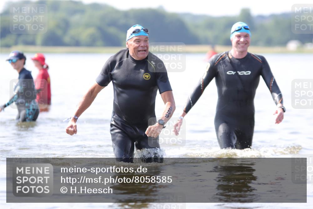 22.06.2025 - Viking Triathlon H.Heesch http://msf.ph/oto/8058585 22.06.2025 10:58:12 Schwimmen 357, 359, 403 meine-sportfotos.de