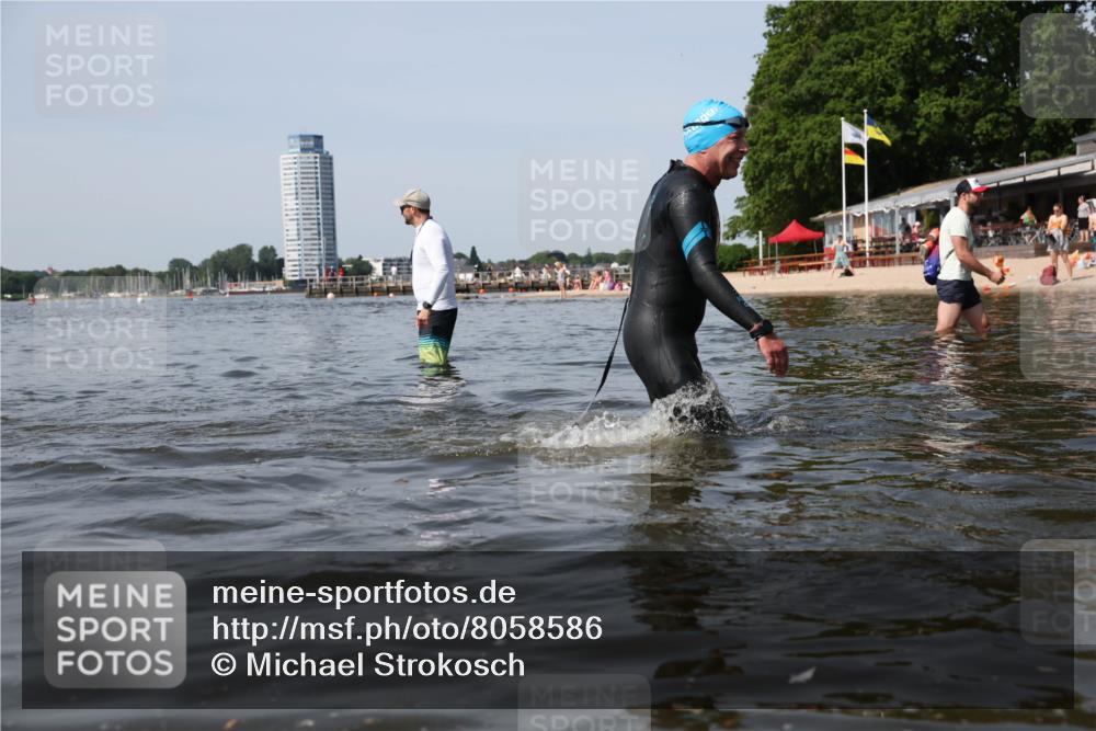 22.06.2025 - Viking Triathlon Michael Strokosch http://msf.ph/oto/8058586 22.06.2025 10:49:24 Schwimmen 64, 155, 256, 263, 317, 321 meine-sportfotos.de