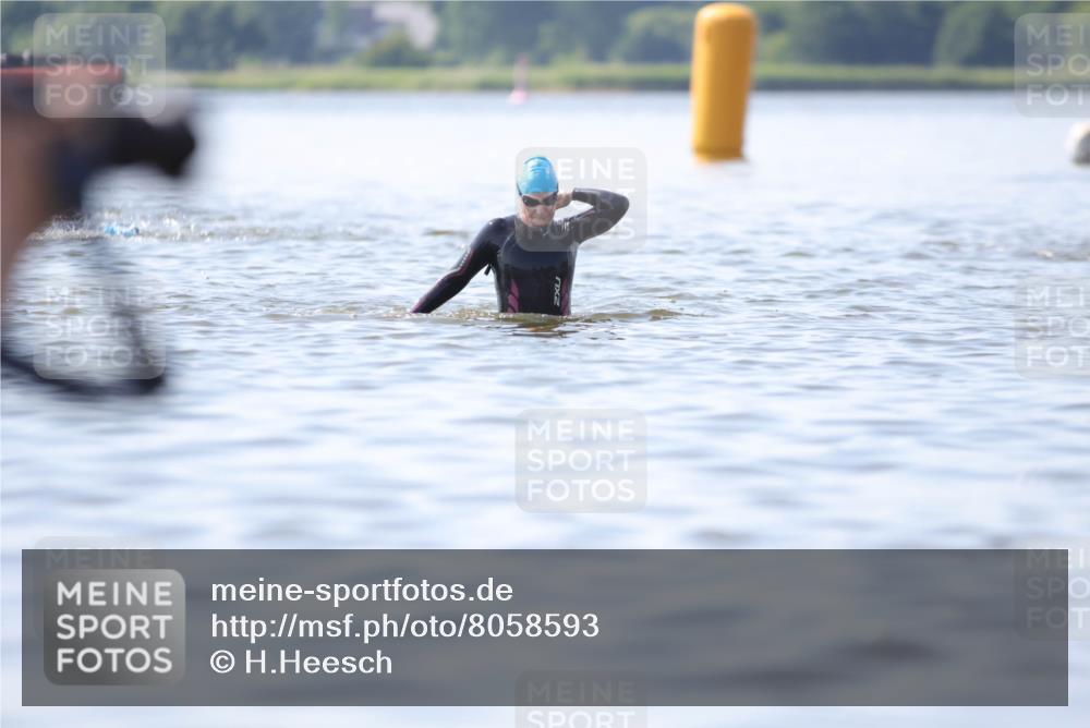 22.06.2025 - Viking Triathlon H.Heesch http://msf.ph/oto/8058593 22.06.2025 10:58:17 Schwimmen 359, 403 meine-sportfotos.de