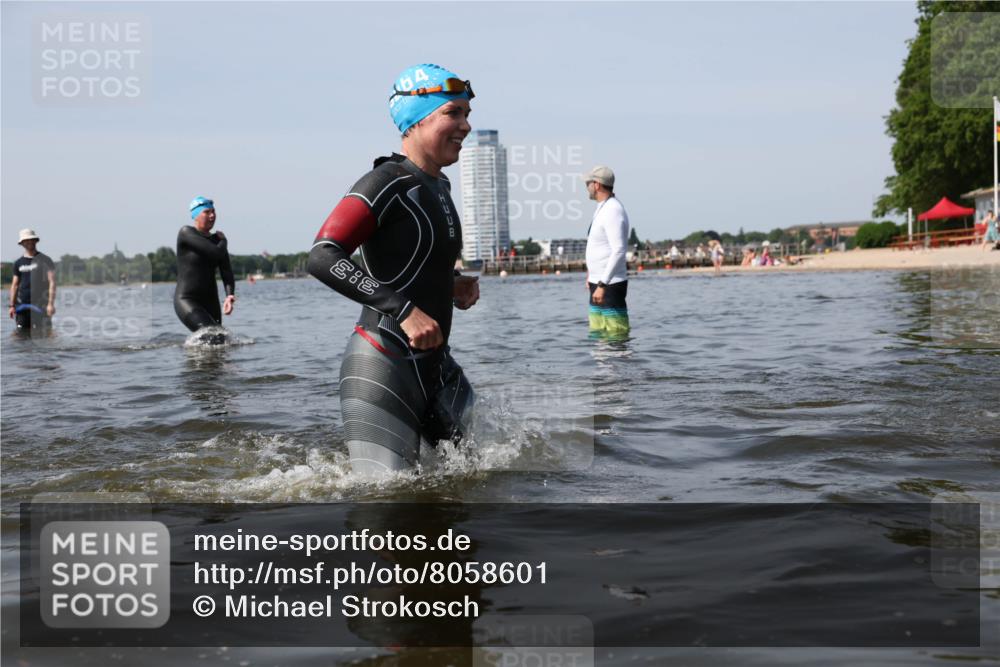 22.06.2025 - Viking Triathlon Michael Strokosch http://msf.ph/oto/8058601 22.06.2025 10:49:26 Schwimmen 64, 155, 256, 263, 317, 321 meine-sportfotos.de