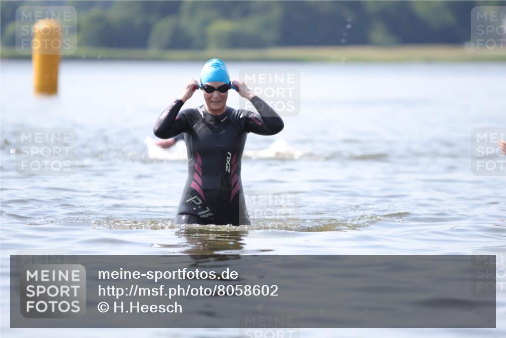 22.06.2025 - Viking Triathlon H.Heesch http://msf.ph/oto/8058602 22.06.2025 10:58:34 Schwimmen 268 meine-sportfotos.de