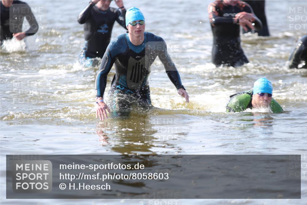 22.06.2025 - Viking Triathlon H.Heesch http://msf.ph/oto/8058603 22.06.2025 10:27:45 Schwimmen 1, 14, 90, 176, 178, 196, 198, 230, 289, 534, 616 meine-sportfotos.de