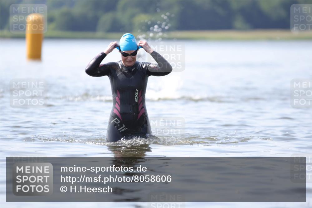 22.06.2025 - Viking Triathlon H.Heesch http://msf.ph/oto/8058606 22.06.2025 10:58:34 Schwimmen 268 meine-sportfotos.de